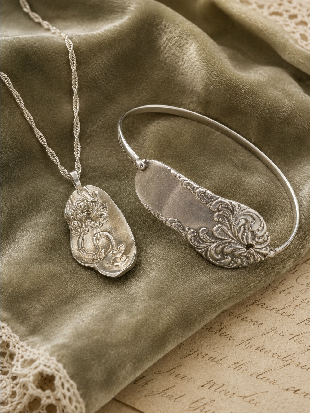 Vintage-Style Silver Floral Spoon Necklace and Bangle Set - Silver